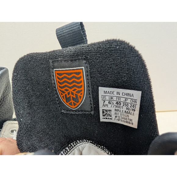 Adidas Mens Hiking Boots EE5526 White Black Orange Barra  adidas Mens Hiking Boots EE5526 White Black Orange Baara Sesame Size 7